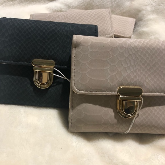 🌟NWT🌟Faux Snake Print Lock Wallet - Picture 2 of 8